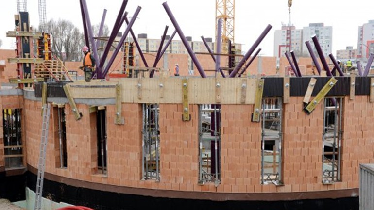 Plaváreň v petržalke majú dokončiť v auguste - plavaren_petrzalka_vystavba