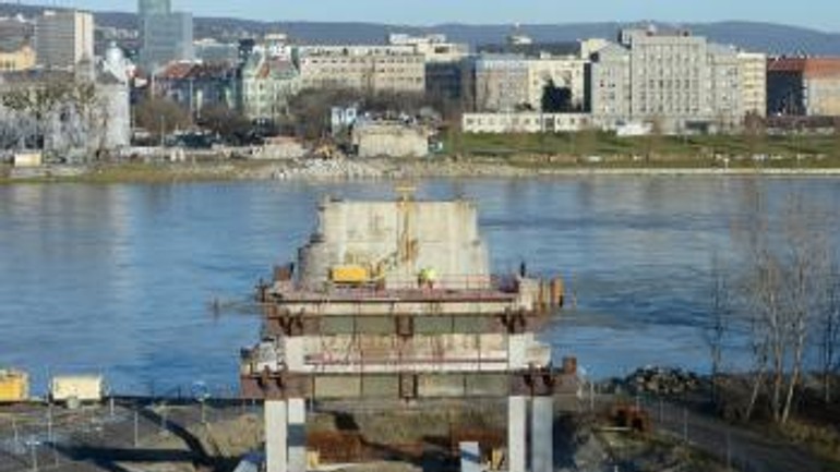 Na moste opäť pracujú až od troch kráľov - starymost_2015