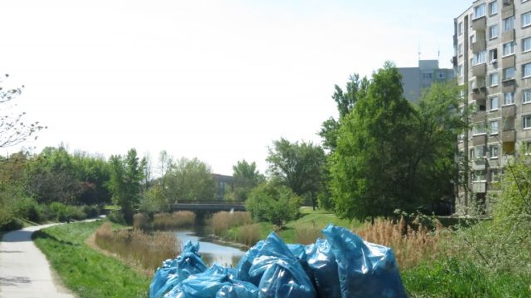Petržalka je zase o niečo čistejšia, vyzbierali 750 kilogramov odpadu - petrzalka1