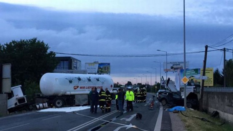 Pri nehode zomrel 46-ročný muž, dvaja ľudia sa ťažko zranili - havaria_svornosti