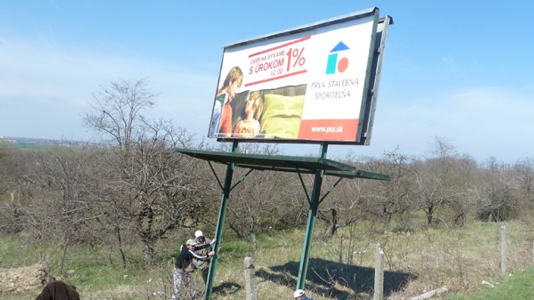 V záhorskej bystrici odstránili nelegálne bilbordy - billboard_zahorska1