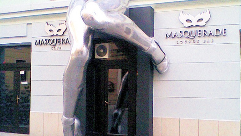 Ventúrska alebo ulica ženských nôh? - pamatnik08_1