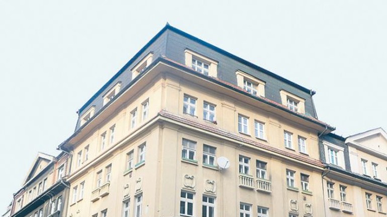 Fasády budov zostávajú nepovšimnuté - Pamatnik1