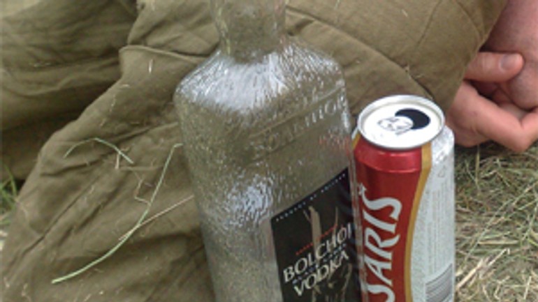 Samospráva si nevie rady s pitím alkoholu - alkohol_ulica