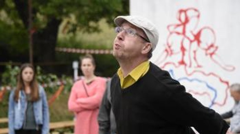 Kto dopľuje čerešňovú kôstku najďalej? bratislavčan roland - t_20170617_BOD02_DSC8847437858