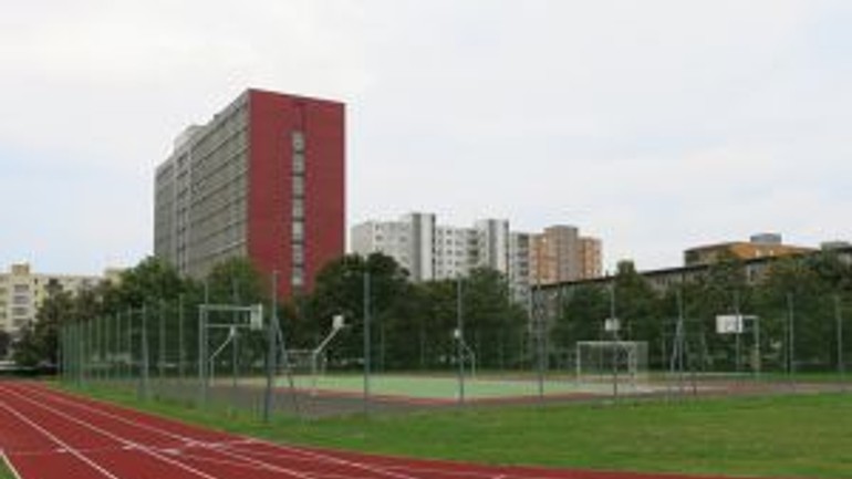 Pribudne ďalšie multifunkčné ihrisko pre školákov aj verejnosť - medzilaborecka_areal