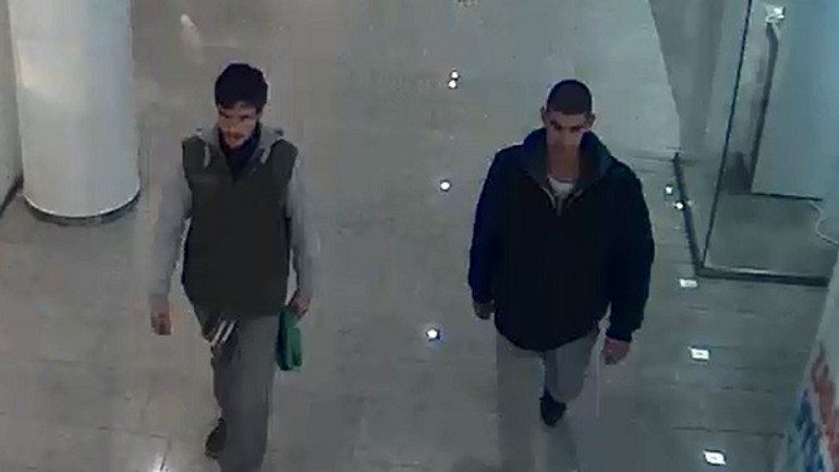 Poznáte túto dvojicu mužov? hľadajú ich v súvislosti s prepadnutím ženy - 002-