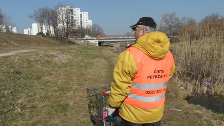 Z chorvátskeho ramena odvážajú denne vlečku odpadu - Chorvatske2