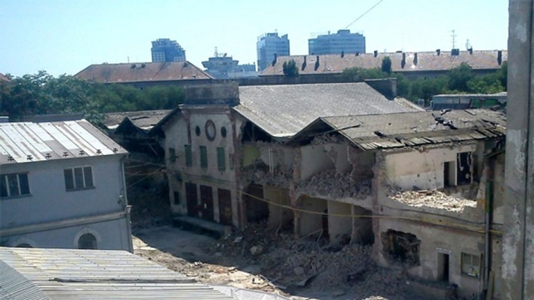 Starosta ružinova nariadil zastavenie búracích prác cvernovky - Cvernovka buranie2