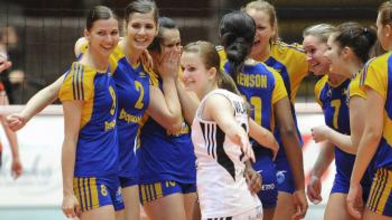 Pohár vyhrali ženy doprastavu a muži vt unicef - Volejbal pohar1