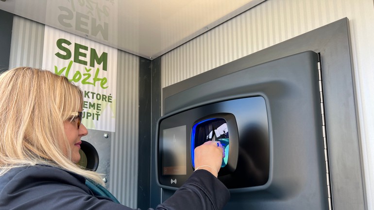 Recyklácia plastových fliaš