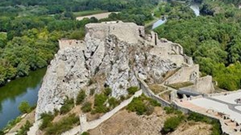 Hornú časť hradu devín opravia za peniaze z nórskych fondov - devin_horny_hrad