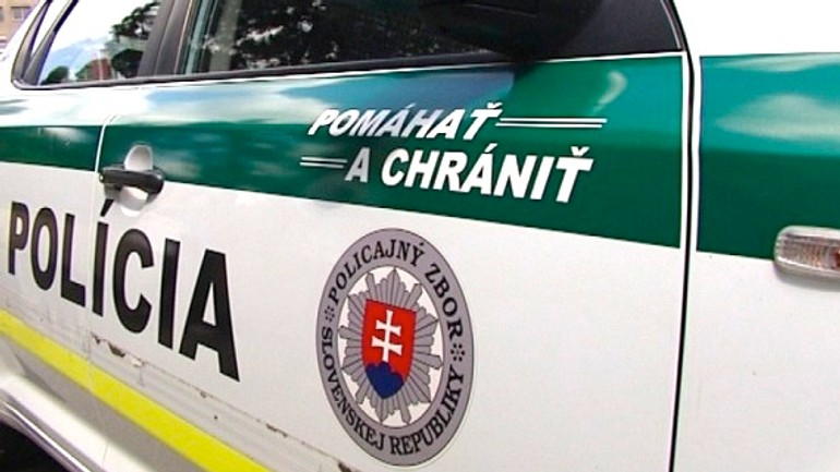 Neuveriteľné. muž pri detskom ihrisku napadol palicou 9-ročného chlapca - policia v