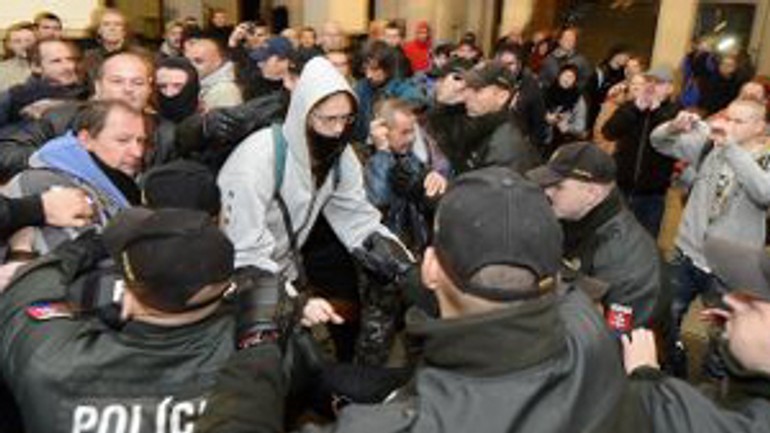Polícia zadržala 12 účastníkov piatkovej demonštrácie - demonstracia