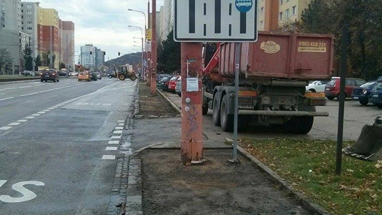 Dúbravský chodník zase vrátia chodcom - chodnik_oparava_saratovska