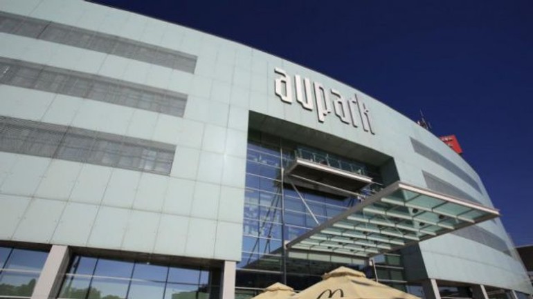 Zo strechy auparku spadol chlapec, po páde zomrel - aupark