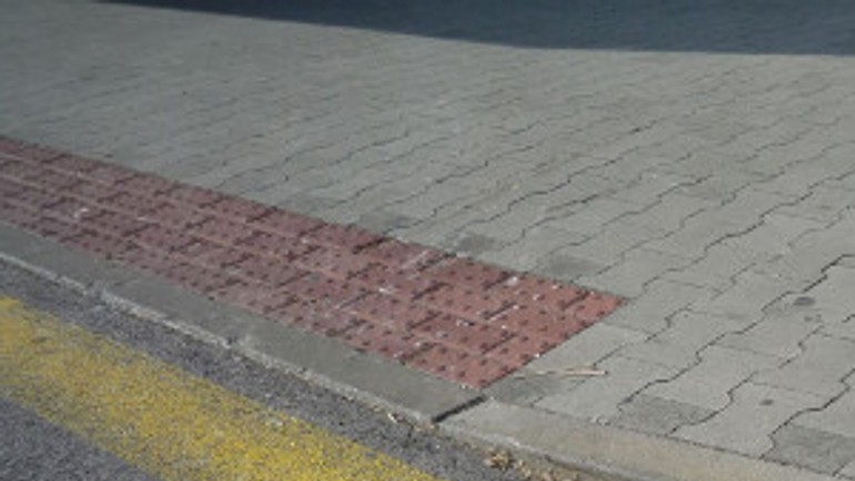 V ružinove pribudli ďalšie bezbariérové zjazdy z chodníkov - chodnik_bezbarierovy