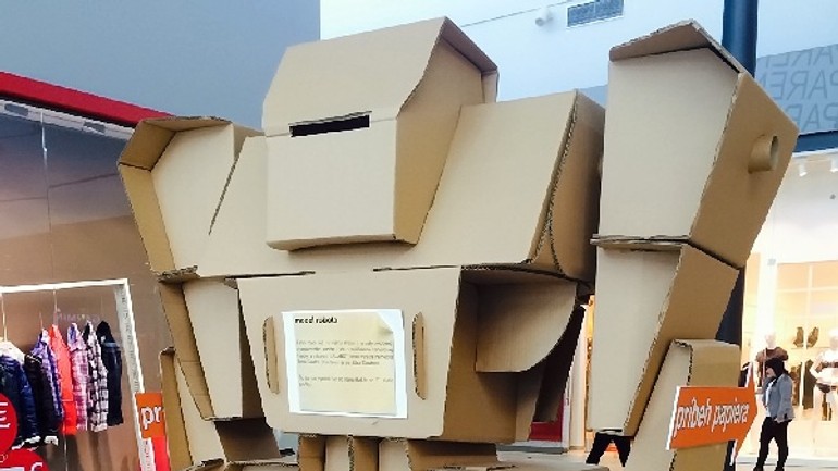 Príbeh papiera v&nbsp;avione - ROBOT PAPIER