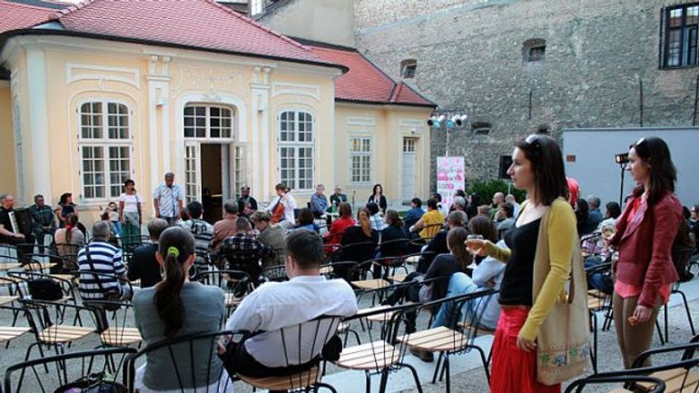 Literárne večery vyvrcholia hevierovým jubileom - lisztova_zahrada