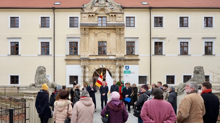 ľudia v Stupave pri slávnostnom otvorení