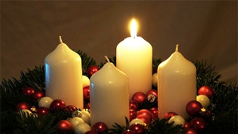 V nedeľu bude v rači adventné zastavenie pri slove a hudbe - advent_veniec1