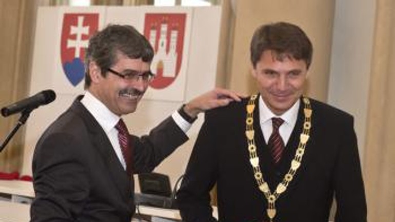 Nový primátor mesta ivo nesrovnal prevzal úrad - nesrovnal_ftacnik