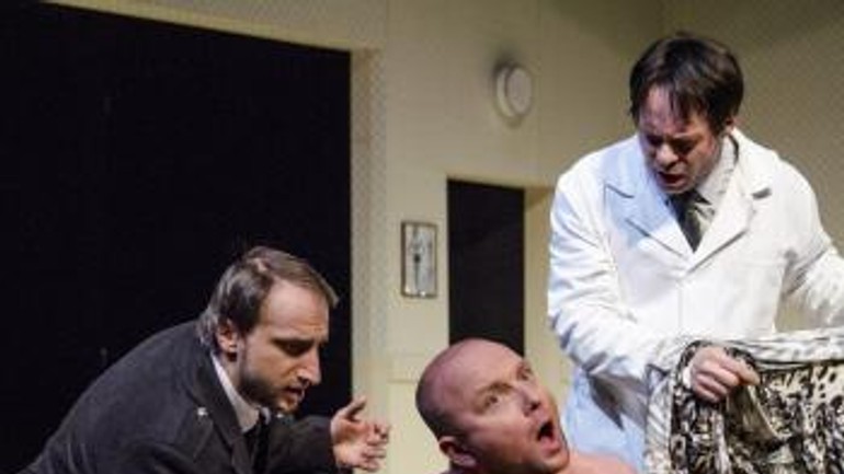 Divadlo aréna uvedie hru joea ortona kľúčovou dierkou - klucovou_dierkou