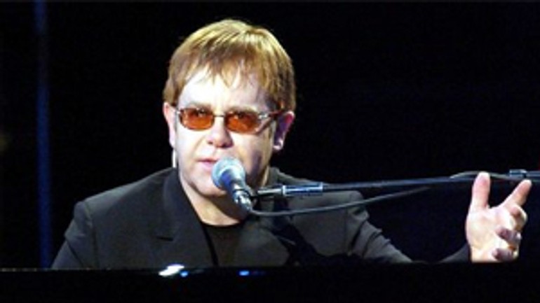 Elton john sa v júli predstaví na koncerte v bratislave - Elton john