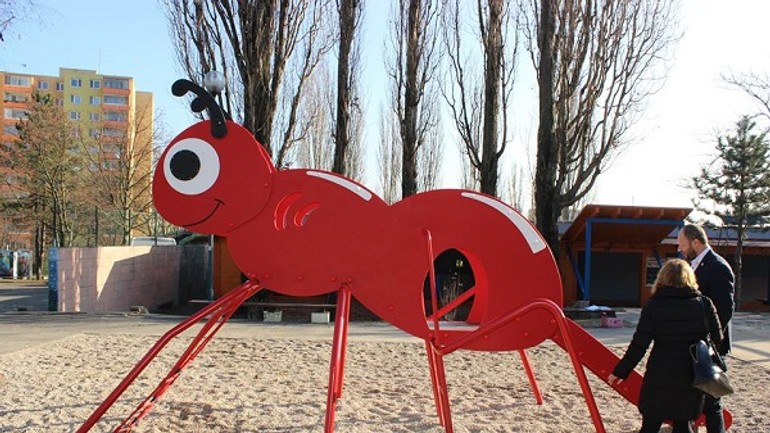 Starosta na kontrole: „mravcovi“ zle osadili nohy - zato mravec 2