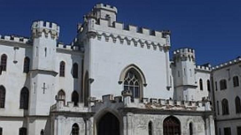 Maďarskí benediktíni podali pre kaštieľ diplomatickú nótu - Kastiel rusovce