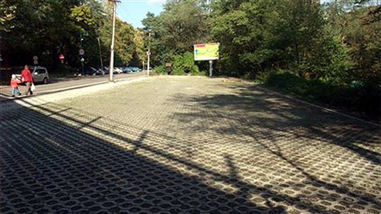 Na mieste parkoviska by mohol byť parkovací dom - parkovisko_cerveny_most