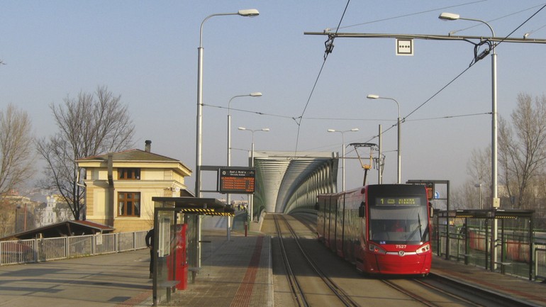 Električka do Petržalky po Starom moste