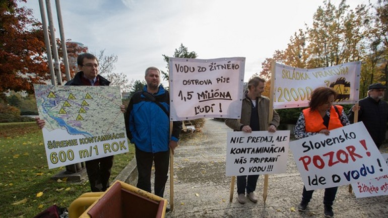 Vrakunčania dnes budú protestovať pred ministerstvom proti toxickej skládke - protest