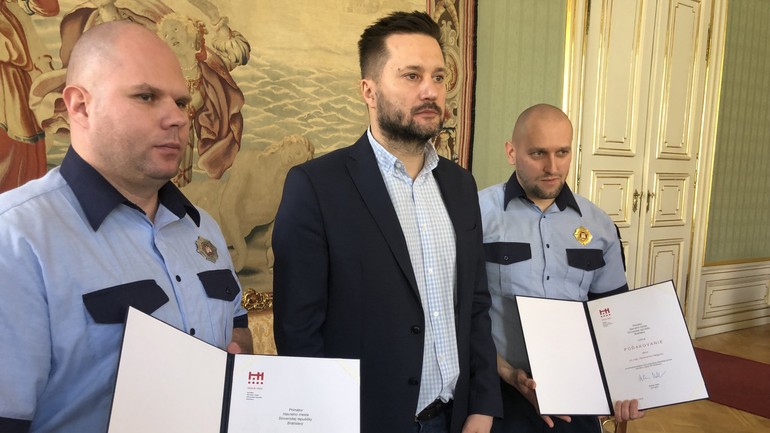 policjati-záchranári