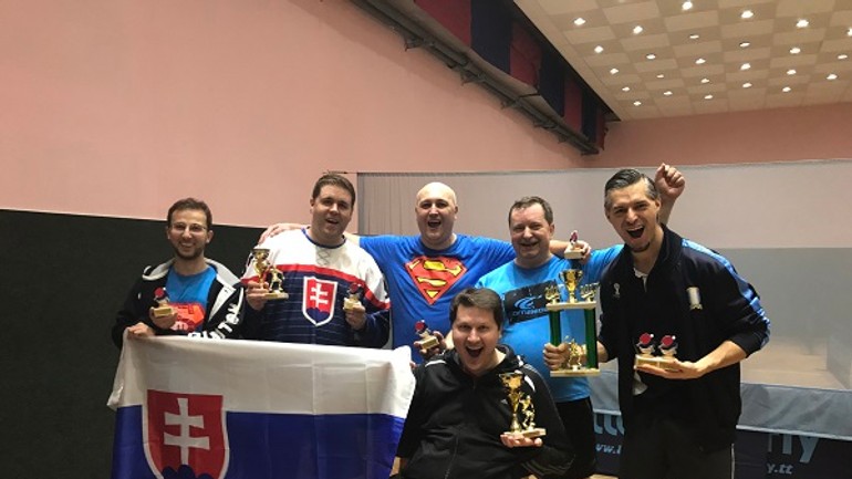 Amatérski stolní tenisti z bratislavy triumfovali v česku - IMG_1248