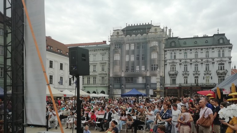 Ázijský víkend - Hlavné námestie