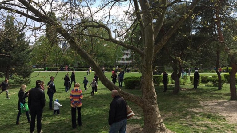 Foto a video: v ružinove hľadali v parku vajíčka - 18010116_1179167315538576_4520297018713783855_n