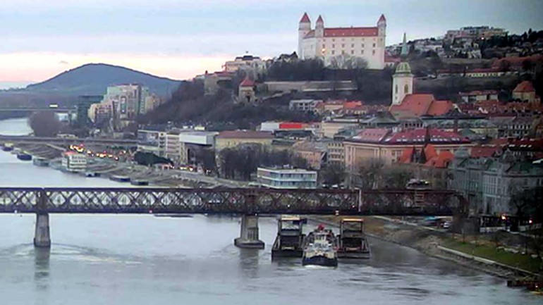 Súlodie sa v piatok ráno doplavilo pod starý most - most_1402_1