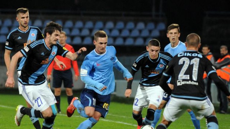 Slovan vyhral v nitre 3:2 a postúpil do osemfinále slovnaft cupu - nitra_skslovan