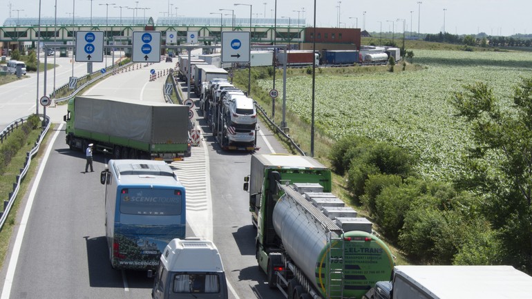 Diaľničný priechod Čunovo-Rajka 