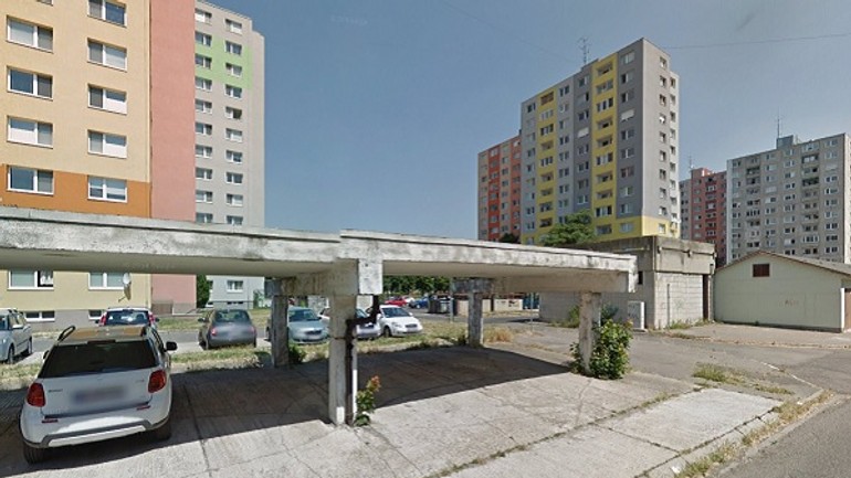 V podunajských biskupiciach našli pod oknami ležať mŕtvu ženu - ipelska