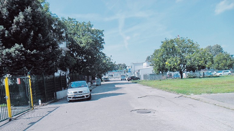 Kolmá ulica straší, o jej osvetlenie musia požiadať občania a samospráva - kolma_ulica