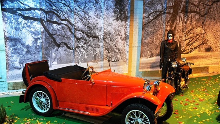 Máte radi eleganciu 30-tych rokov či veterány? príďte do múzea dopravy - Elegancia_1