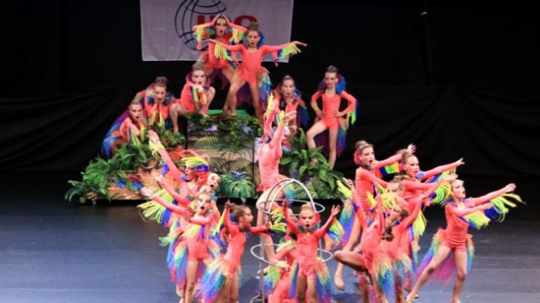 Petržalské haló haló dobylo európu - hala_halo_papagaj