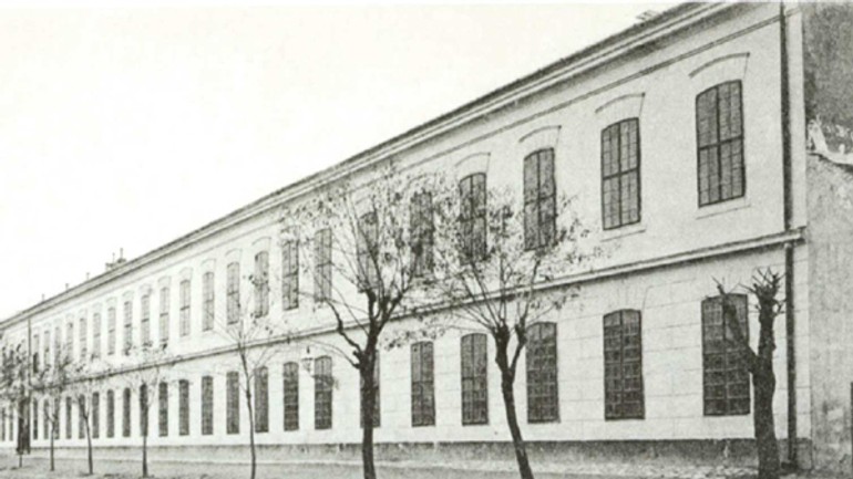 Drahé cigary šúľali ženy na stehnách - tabakova_tovaren