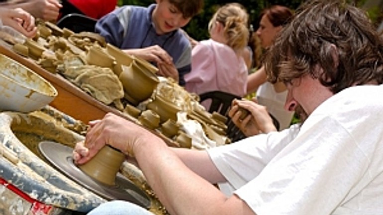 Vo vajnoroch sa deti a dospelí učia základy remeselných techník - Vajnory dielne