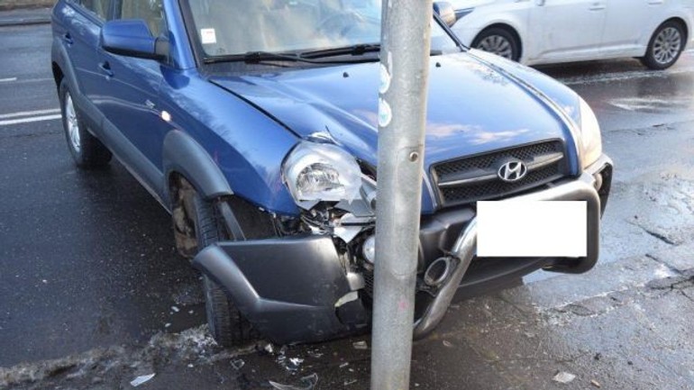 Pri nehode troch áut bol ťažko zranený jeden z vodičov - DSC_0048