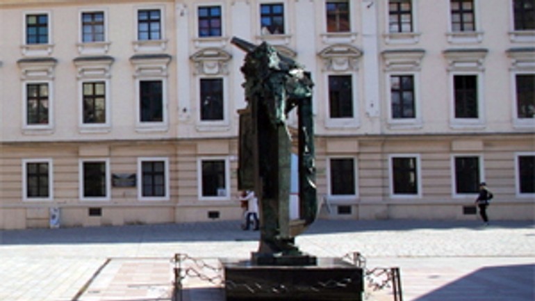 V utorok bude na rybnom námestí spomienka na holokaust - pamatnik_holokaustu