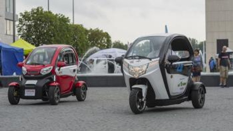 Foto naozaj zaujímavé modely: na nábreží dunaja sa predstavili elektromobily - t_20170616_elemobil_009437559