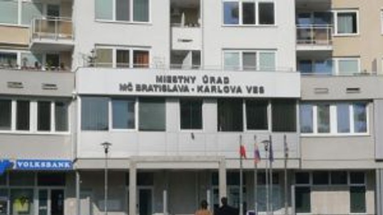 Miestny poplatok za rozvoj schválila už aj karlova ves - Karlova_ves_urad2